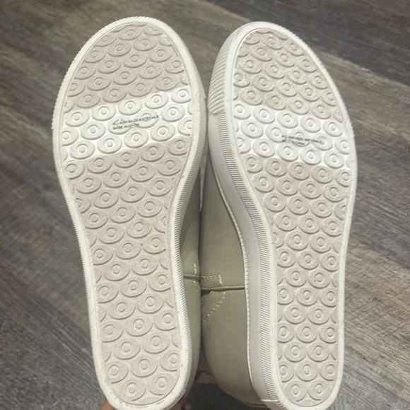 Brand new sneakers - Picture 4 of 5